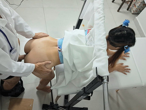 KiloMatures presents: Gynecologist loses cell phone that contained videos of his patients!